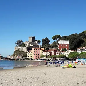 Appartamento Mansard Alba - Sea 5 Terre-trekking-excursions-relax, San Terenzo